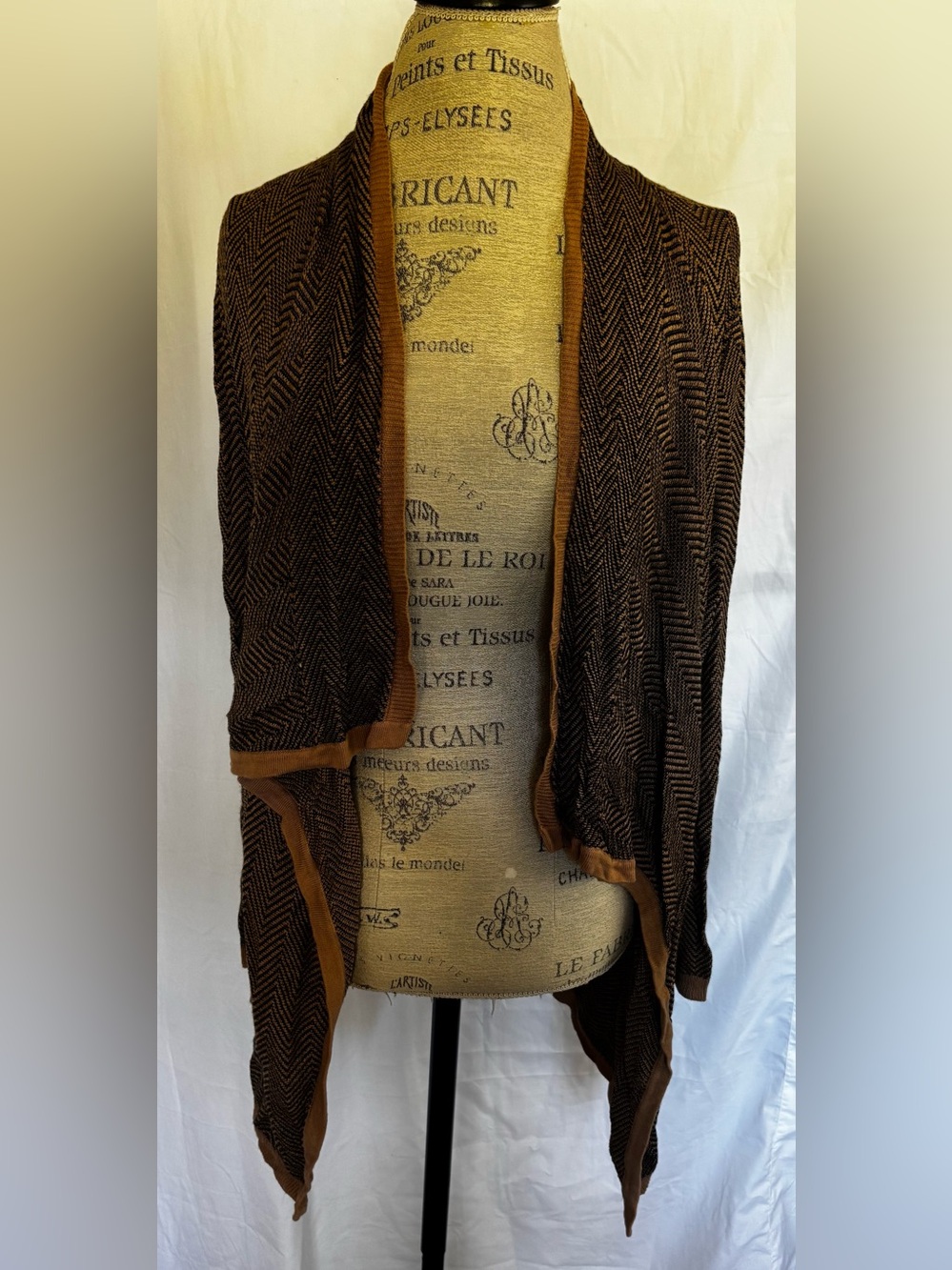Fashion Avenue Women’s Open Front Handkerchief Hemline Cardigan in Tan Sz M